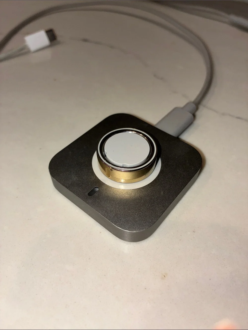 Oura ring Generation 4 with charger